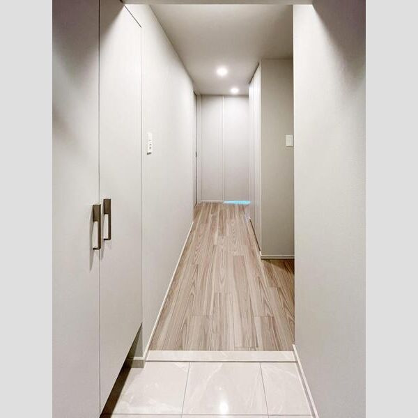 S-RESIDENCE福島diverseの玄関