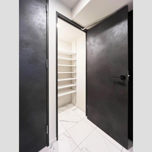 S-RESIDENCE福島diverseの玄関
