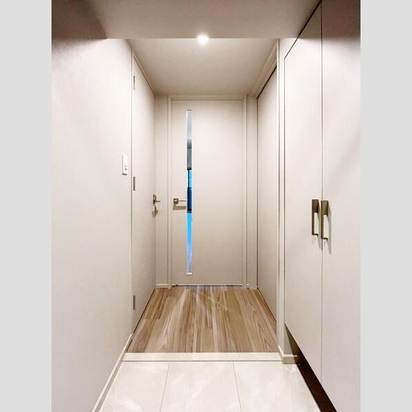 S-RESIDENCE福島diverseの玄関