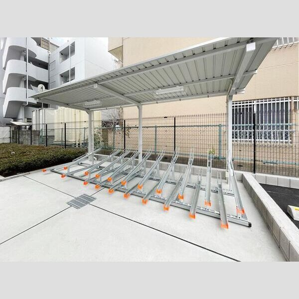 S-RESIDENCE上新庄ascentの駐車場