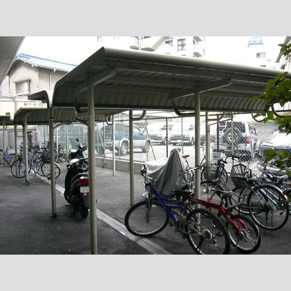 コンセール裕恵の駐車場