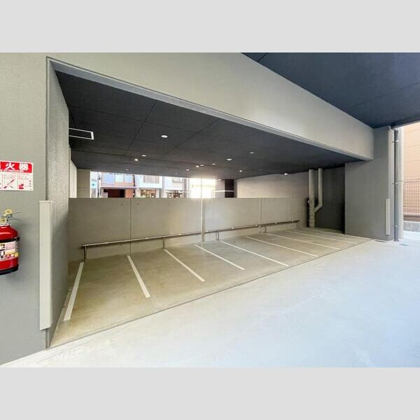 S-RESIDENCE難波大国町Tresの駐車場