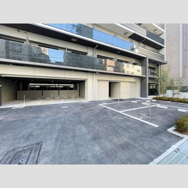 S-RESIDENCE難波大国町Tresの駐車場