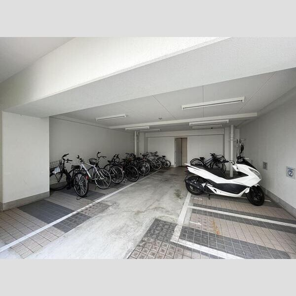 S-FORT大今里西の駐車場