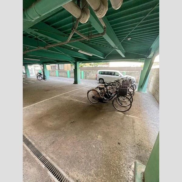 ガレージフィールド相川の駐車場