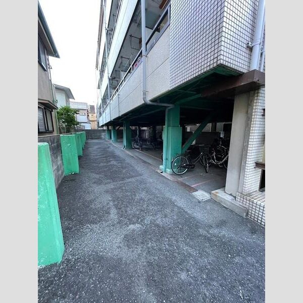 ガレージフィールド相川の駐車場