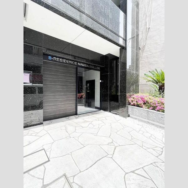 S-RESIDENCE難波Brillerのエントランス