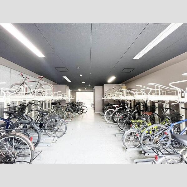 S-RESIDENCE難波Brillerの駐車場
