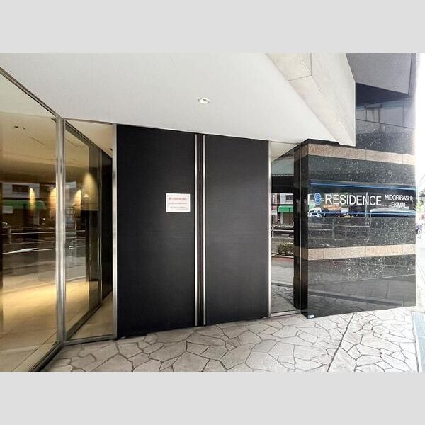 S-RESIDENCE緑橋駅前のエントランス