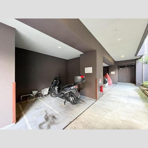 S-RESIDENCE緑橋駅前の駐車場