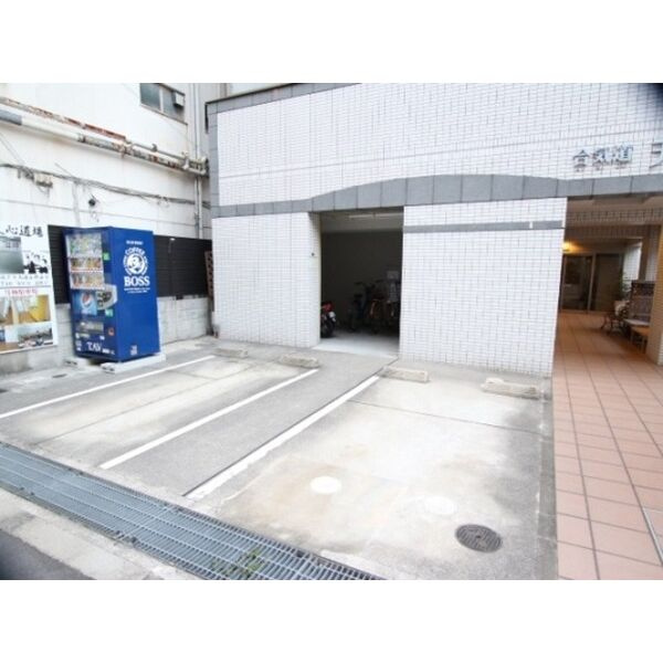 都マンションの駐車場