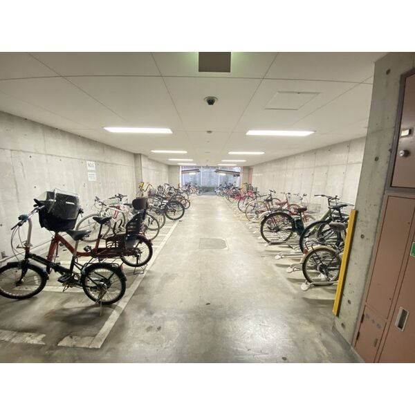 CITY　SPIRE桜川Ⅱの駐車場