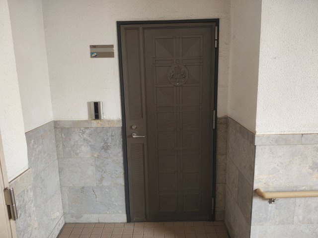 ル・グラン原町の玄関