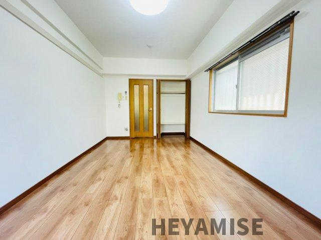サンパール光町の居間・リビング|※類似間取りの別のお部屋の写真です※側面の窓はありません