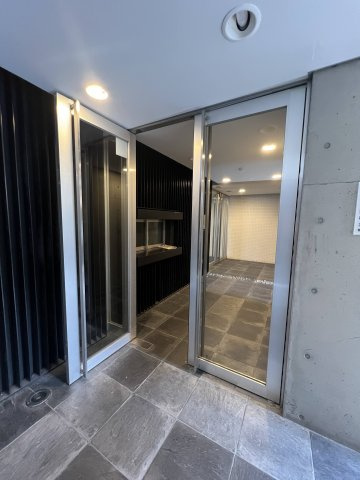 S-FORT六番町のエントランス
