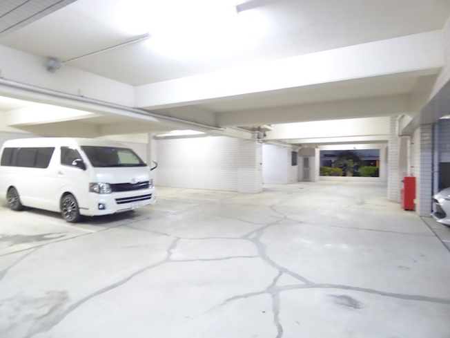 【駐車場】パレルミエール岡本