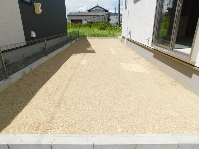 稲沢市祖父江町祖父江北川原の新築一戸建の庭|◇庭◇　　南面に広い庭付き、陽当たり良好♪