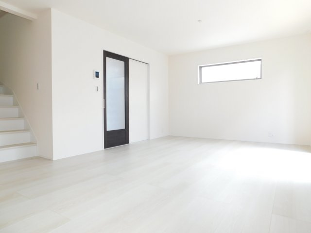 稲沢市祖父江町祖父江北川原の新築一戸建の居間・リビング|◇リビング◇　　広いリビング１８．２帖　心地の良い開放感のある空間♪