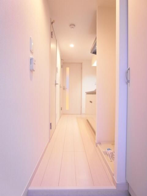 足立区新田２丁目のアパートの玄関