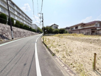 【前面道路含む現地写真】 | 槇塚台２丁　売土地　全２区画 | 自由設計対応ですので、お好きな間取りで個性あふれる住まいにしてくださいね！