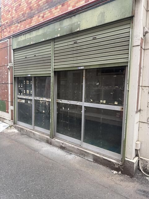 調布市西つつじケ丘３丁目の店舗一部の外観