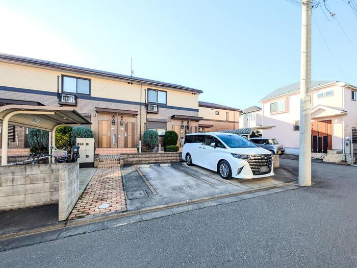 メープルハウスの駐車場