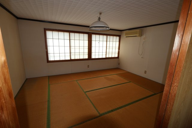 本町３丁目　土地建物の和室|柔らかい畳が心地よい和室