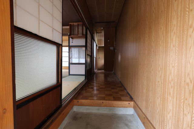 本町３丁目　土地建物の玄関|収納もある玄関です