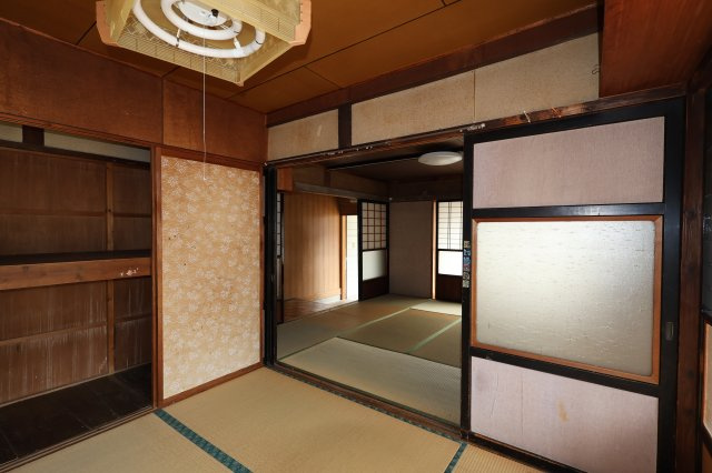 本町３丁目　土地建物の和室|明るい和室です
