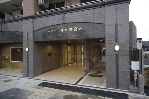 ウイステリア神宮西のエントランス