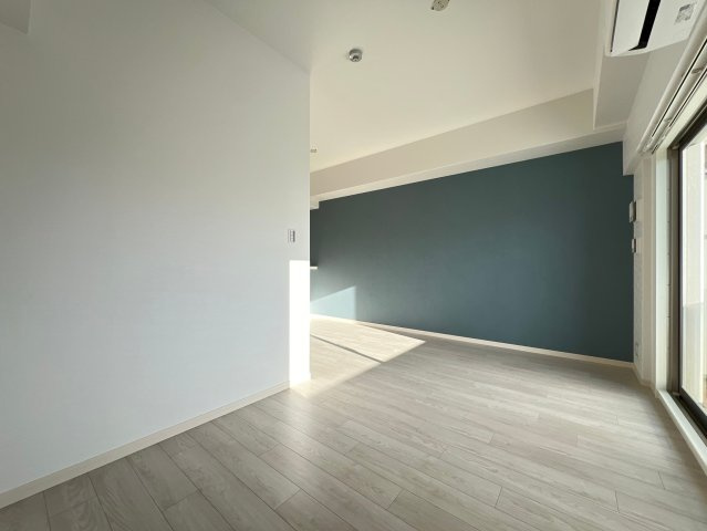 Alivis北梅田の洋室