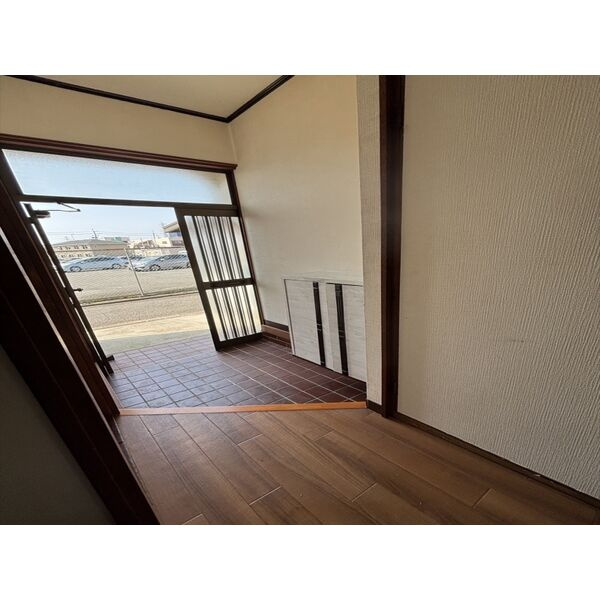 口里戸建ての玄関