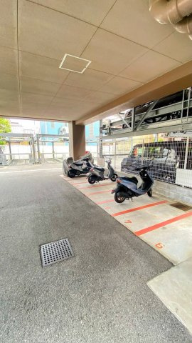 ジェネラス西宮の駐車場|バイク置場