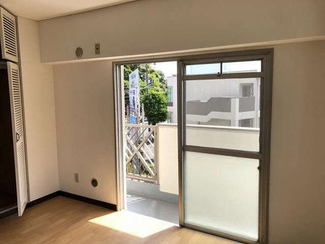横浜市港南区日野８丁目の賃貸マンションのバルコニー