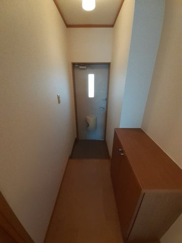 メゾン永吉Ｂ　　刈谷市近郊の賃貸はクラスホーム刈谷店の玄関|収納もある玄関です