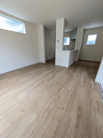 【いわき市中岡町1丁目1期／1号棟】　マルト中岡店まで徒歩9分の居間・リビング|◆リビングの写真です◆　広々としたLDKに、自分好みのインテリアでレイアウト。季節ごとに模様替えなども、楽しみの一つとなりそうです♪
