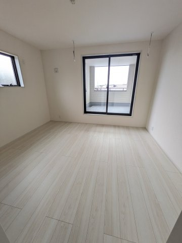 【平下平窪3期／全3棟　3号棟】平第四小・第一中　長期優良住宅の洋室|◆居室の写真です◆　充分な広さの収納を備え、採光良好な洋室は、快適空間。プライベートの時間もゆったりお寛ぎ頂けそうです。

