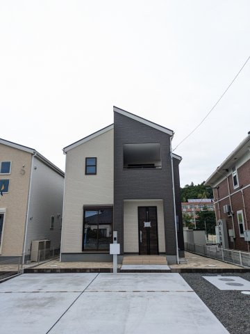 【平下平窪3期／全3棟　3号棟】平第四小・第一中　長期優良住宅の前面道路含む現地写真|◆外観の写真です◆　
＼楽しみが広がる憧れのマイホーム (^^♪／
子供部屋や主寝室などお部屋の使い分けができ、ファミリー層が暮らしやすい4LDKです！

