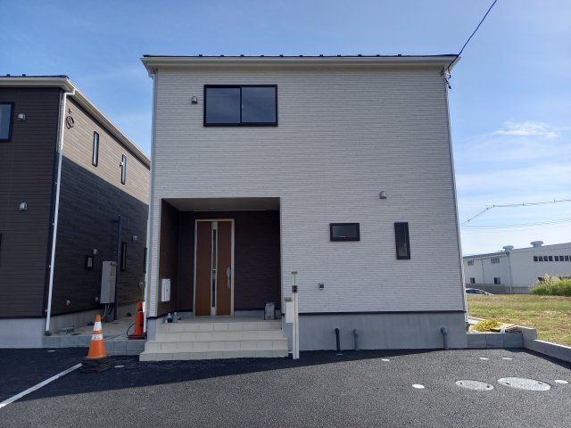 【いわき市郷ヶ丘第8／全2棟2号棟】　共働きの家族に住みやすい環境♪の前面道路含む現地写真|◆同施工写真です◆
一緒に理想の住まいを見つけましょう！（＾＾）
お住まいの相談だけでなく、地域の事についても是非お気軽に尋ねてください！
お問い合わせは不動産プラスまで☆

