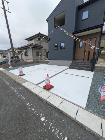 【久之浜町第4／2号棟】　お買い物に便利な立地♪　おしゃれさん必見♪デザイナーズ新築建売住宅！　の和室|同施工　和室は個室としても使えるから来客時にも対応しやすいです♪