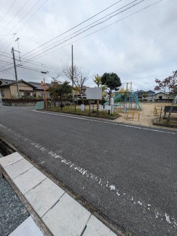 【久之浜町第4／2号棟】　お買い物に便利な立地♪　おしゃれさん必見♪デザイナーズ新築建売住宅！　のキッチン|同施工　◆キッチンの写真です◆　デザイン性と機能性を兼ね備えたキッチンです。　収納力も大満足◎


