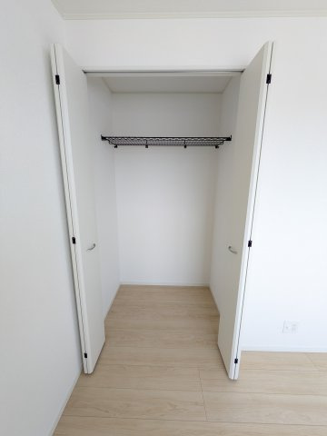 【いわき市泉滝尻】　限定2棟！ ご案内も即日ご対応可能☆の収納|■居室の写真です■□■　
木の温もりがナチュラルでくつろげる空間ですね。