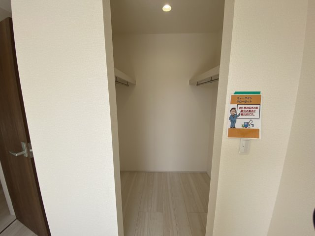 【いわき市江名北口第2　全4棟】　2号棟　洗練された広々デザイナーズ邸宅♪の収納|同施工◆ウォークインクローゼットの写真です◆　季節を問わずにたっぷり収納ができます。冬物の収納にも困りません。お子様のお片付けも上手にできそうです。