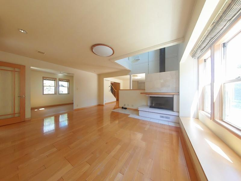 春野町南ヶ丘８丁目　中古戸建の居間・リビング|LDK　30.1帖