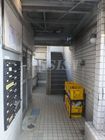 百花苑多摩ハイツのエントランス