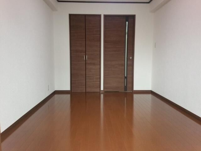 ロアール新大塚の洋室