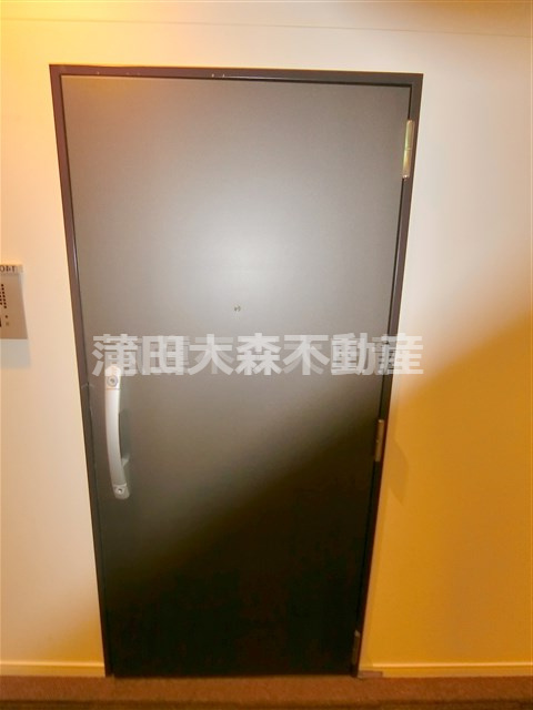 コンフォリア西蒲田の玄関