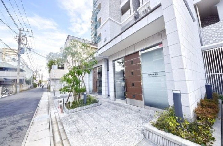 船橋市本町７丁目の賃貸マンションのエントランス
