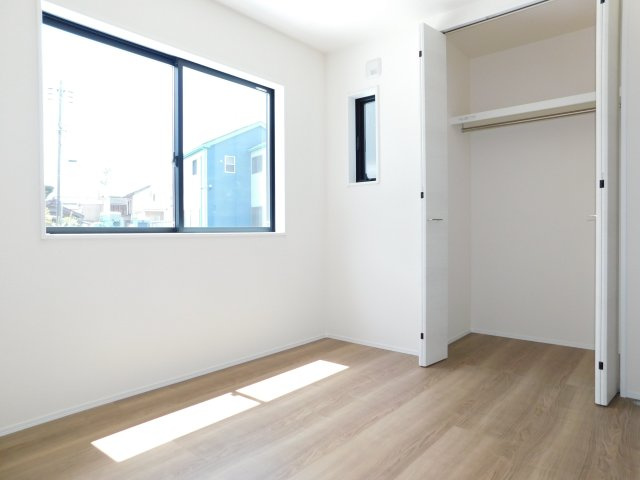 稲沢市祖父江町祖父江北川原の新築一戸建の洋室|◇洋室◇　　南面で明るい洋室５．２帖　全居室収納完備！　