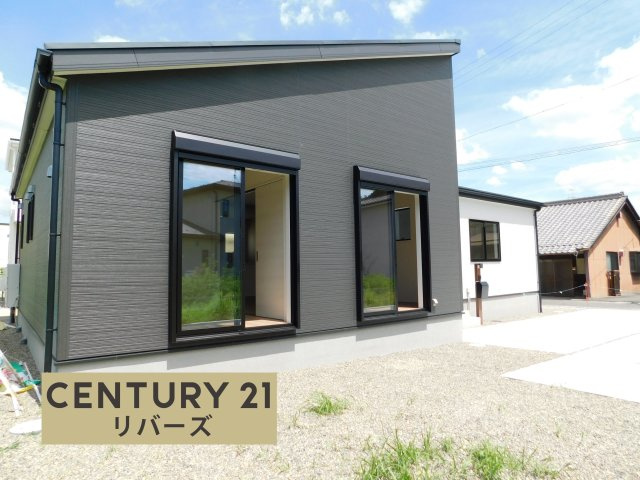 稲沢市祖父江町祖父江北川原の新築一戸建の外観|☆２号棟☆　　いつでもご案内できます♪（お問合せ当日、平日、水曜、夜間でもＯＫ）　長期優良住宅♪　敷地７２．６８坪！　駐車最大４台ＯＫ！　暮らしやすい動線が魅力の平屋住宅♪　南面に広い庭付き！　
